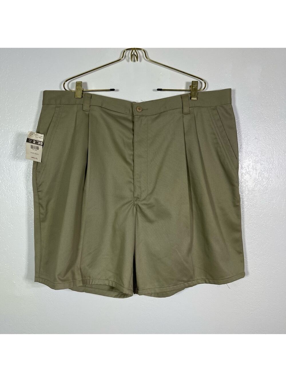 NWT Bugle Boy Khaki Shorts. Size 40. Pleated front!